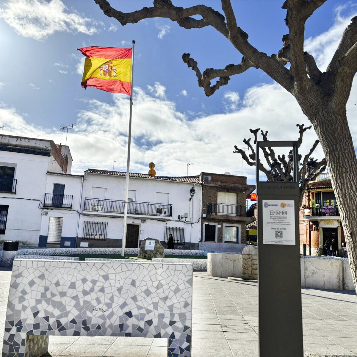 PLAZA DE LA VILLA (AYUNTAMIENTO DE LOECHES)